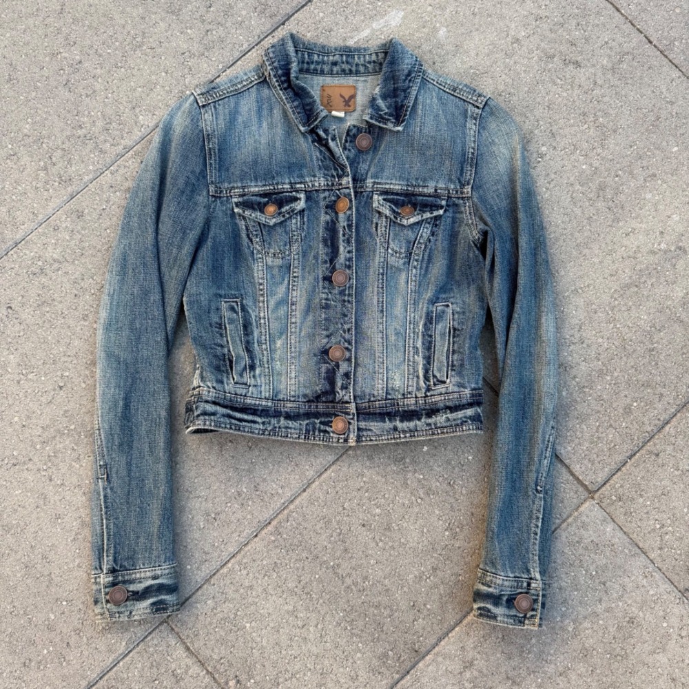 American Eagle Women XS Blue Denim Jacket Cropped Trucker Medium Wash Jean Coat